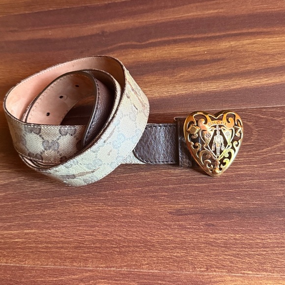 Gucci Brown Belt Made in Italy with Gold Heart Buckle Size 42 - Picture 3 of 12